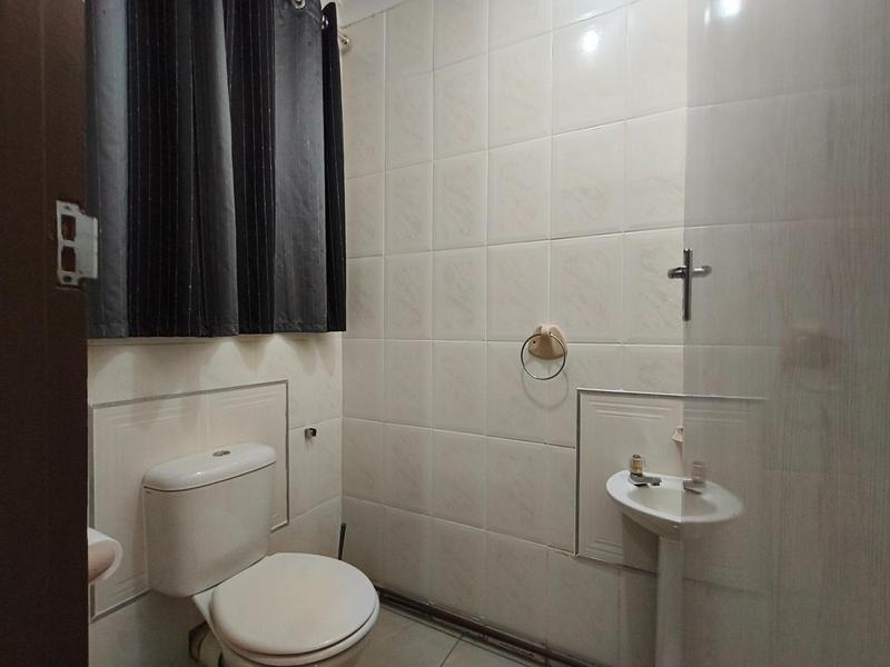 7 Bedroom Property for Sale in Southernwood Eastern Cape